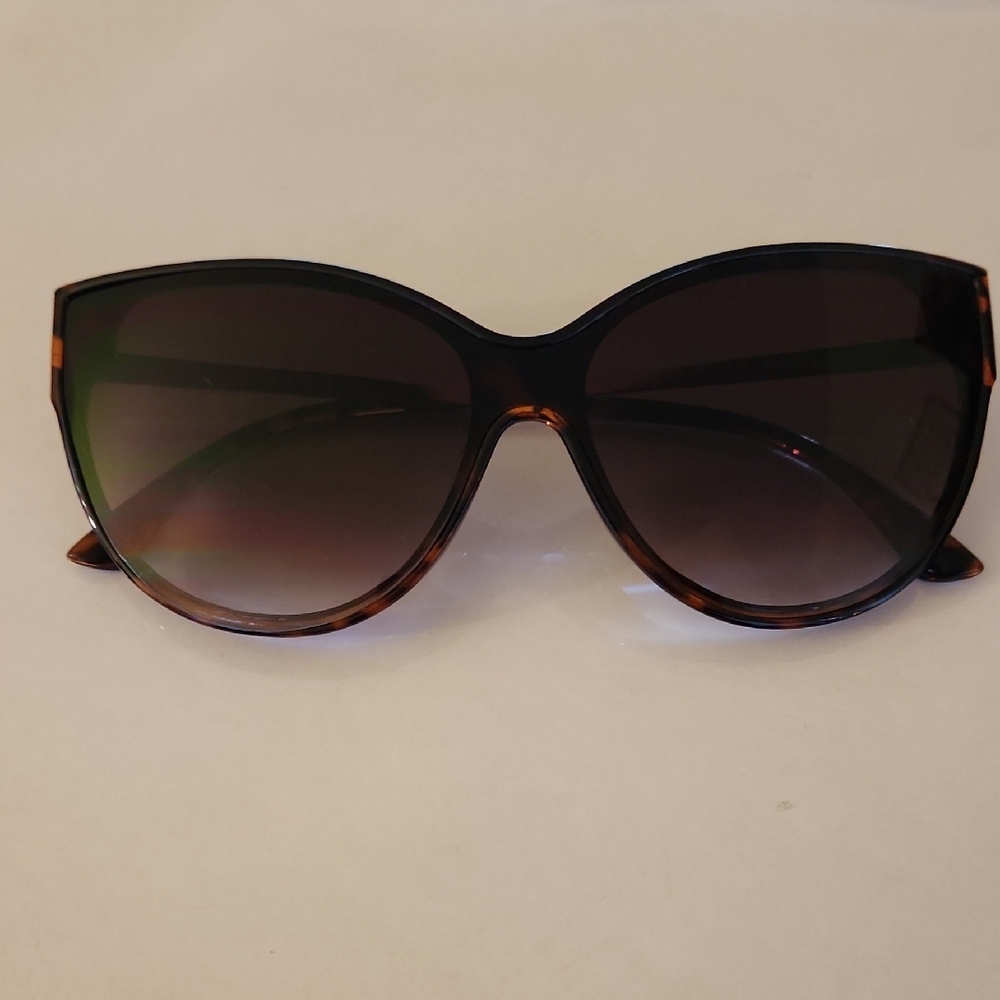 Jessica Simpson Tortoise Shell Sunglasses